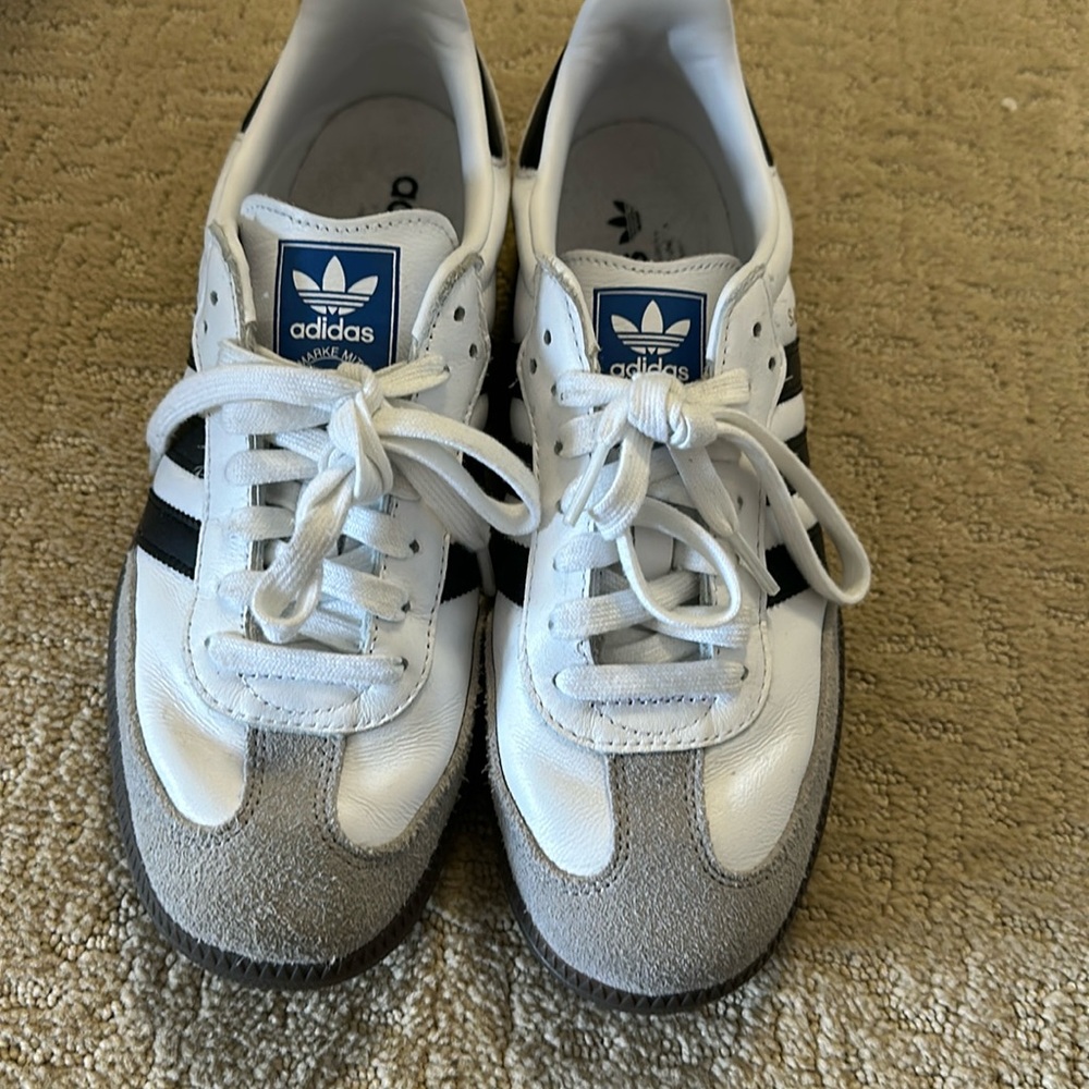 Classic Addidas Samba in a Sz 8